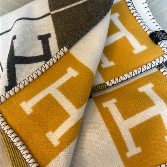 Brand new hermes Avalon blanket - Picture 3 of 8